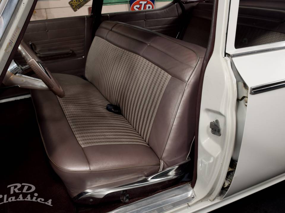 Image 15/24 of Chrysler Newport (1964)