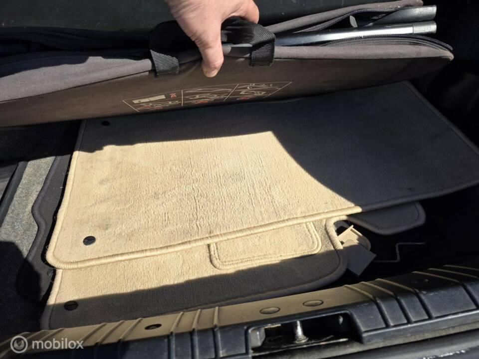 Image 24/38 of BMW 323Ci (2000)