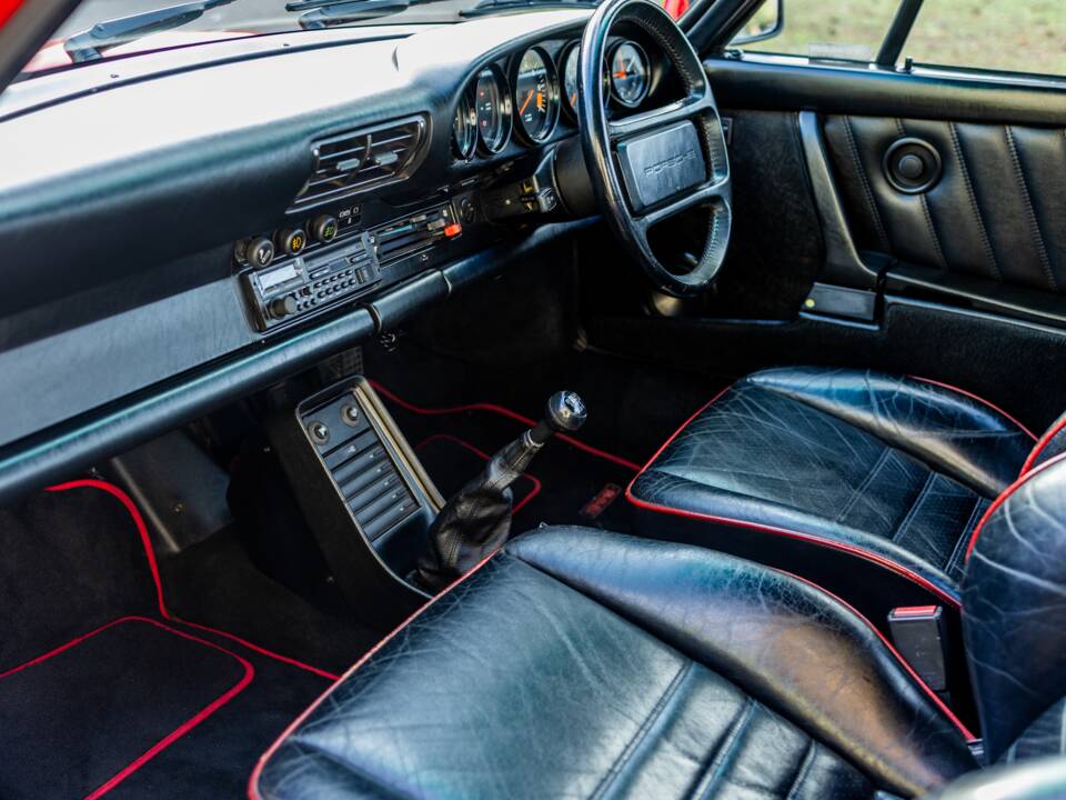 Bild 36/50 von Porsche 911 Carrera 3.2 (1989)