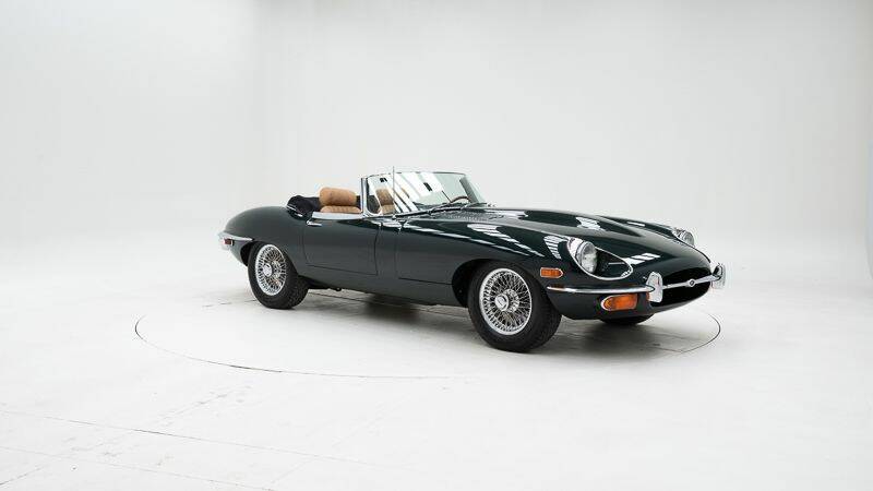 Image 4/15 de Jaguar E-Type (1970)