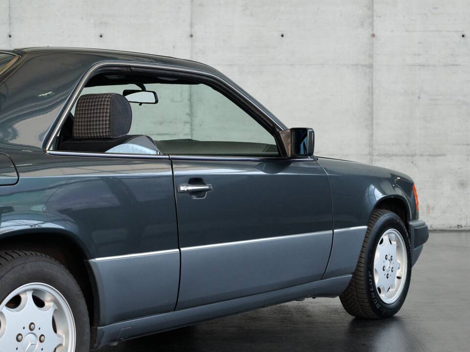 Bild 35/50 von Mercedes-Benz 300 CE (1991)