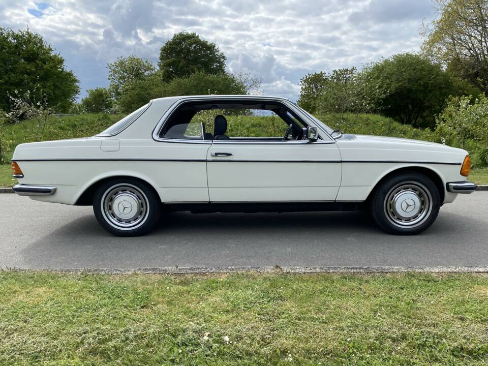Image 6/49 of Mercedes-Benz 230 C (1980)