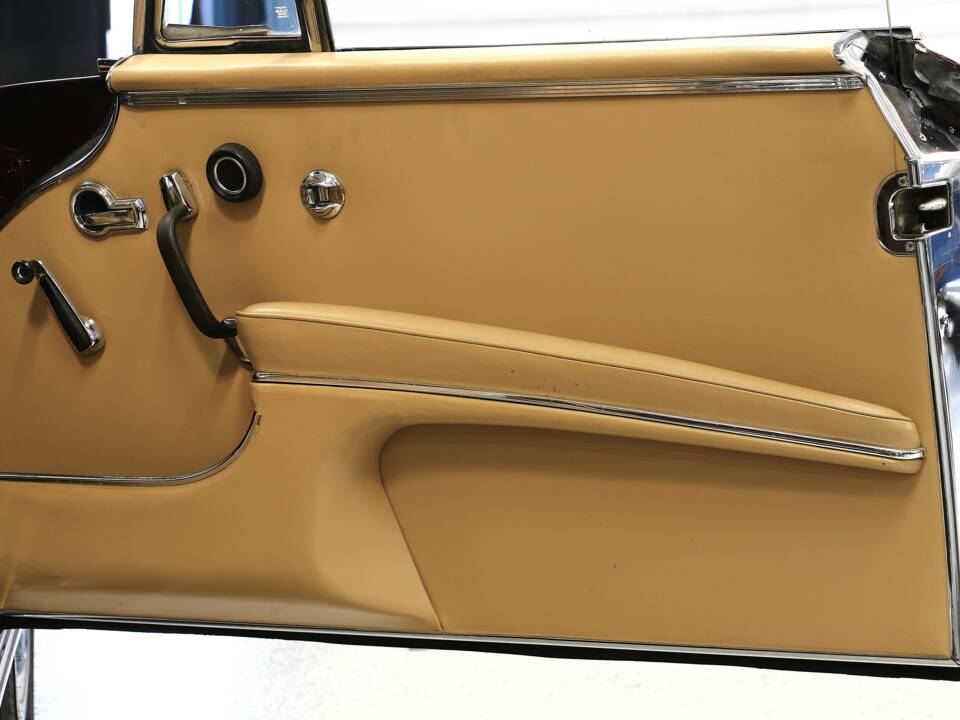 Bild 25/39 von Mercedes-Benz 220 SE b (1964)