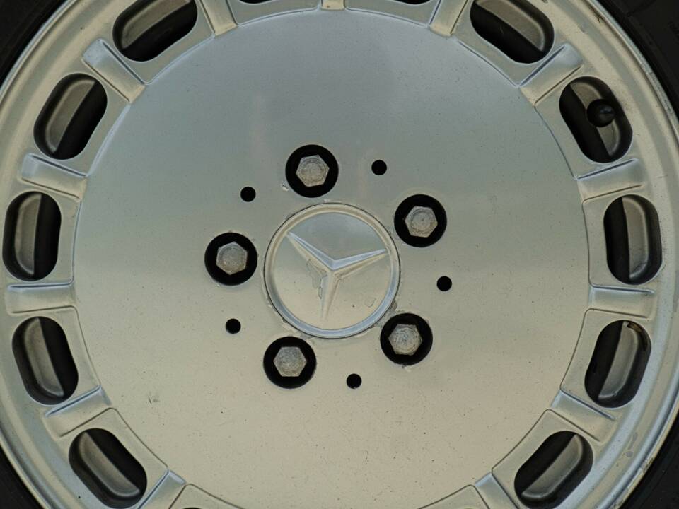 Image 25/50 of Mercedes-Benz 300 SL (1986)