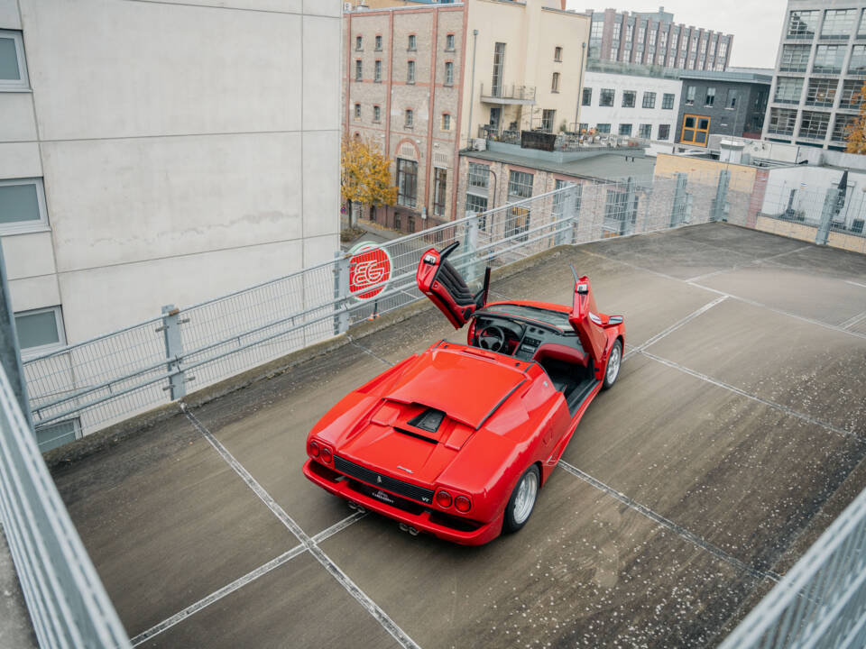 Image 8/12 de Lamborghini Diablo VT Roadster (1996)