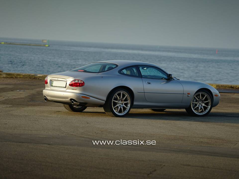 Image 26/29 of Jaguar XKR (2003)