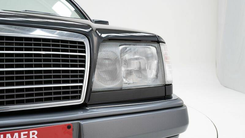 Bild 15/15 von Mercedes-Benz E 220 (1994)