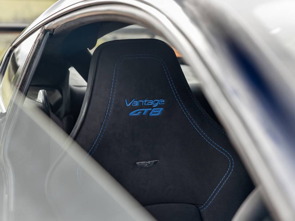 Image 19/65 of Aston Martin Vantage GT8 (2017)