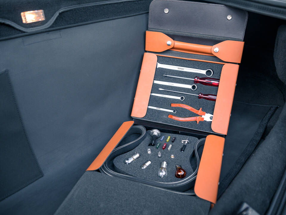 Afbeelding 47/48 van Ferrari 550 Barchetta (2001)