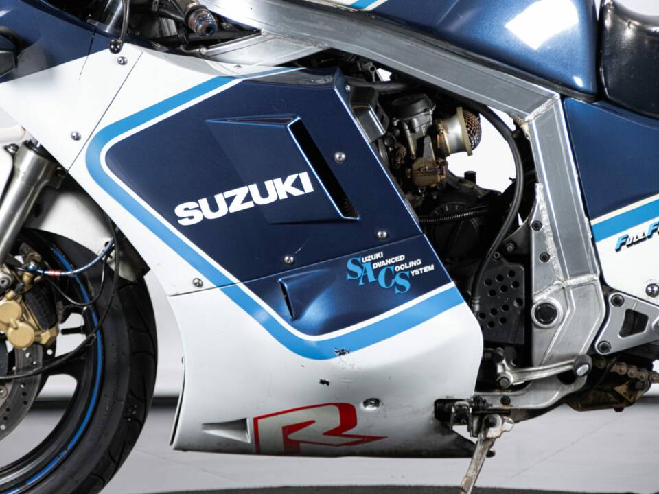 Immagine 13/47 di Suzuki GSX-R 1100 (1987)