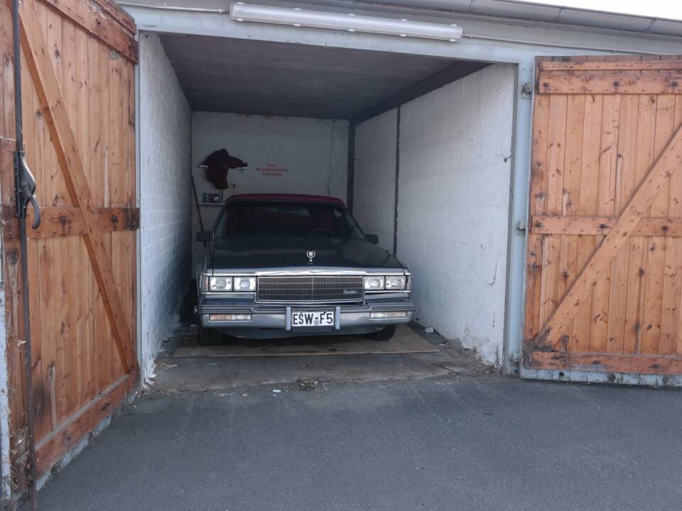 Image 2/23 of Cadillac Convertible de Ville (1986)