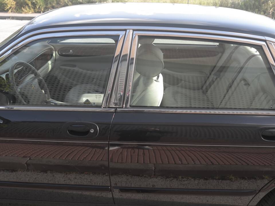 Image 8/8 of Jaguar XJ 8 Sovereign (1998)