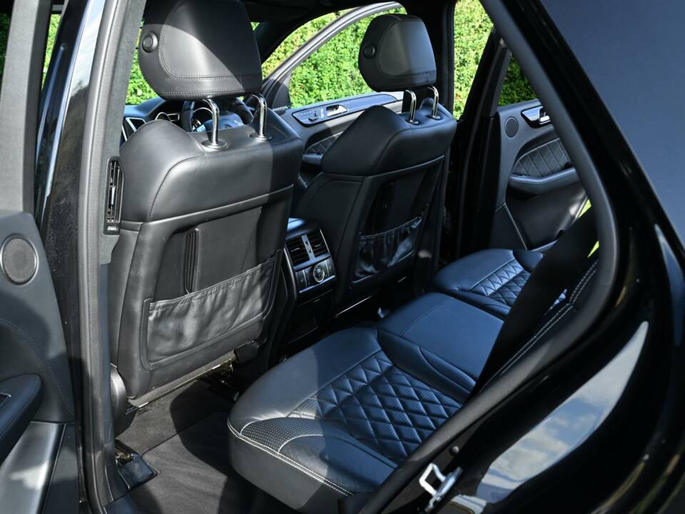 Image 45/49 of Mercedes-Benz ML 63 AMG (2013)