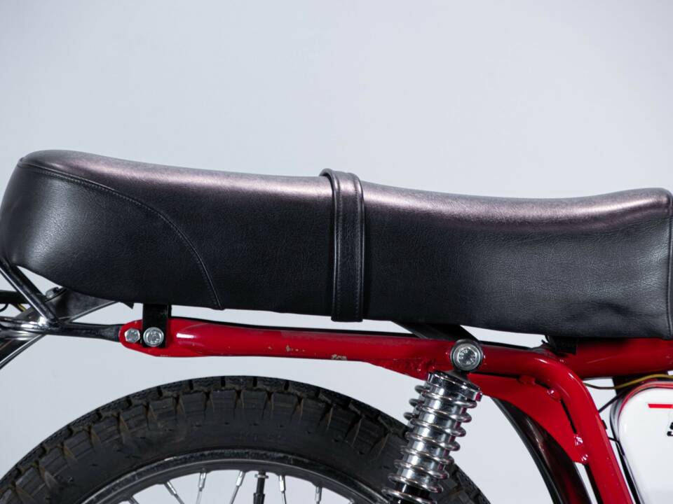 Image 33/50 of Moto Guzzi Stornello 125 II (1971)