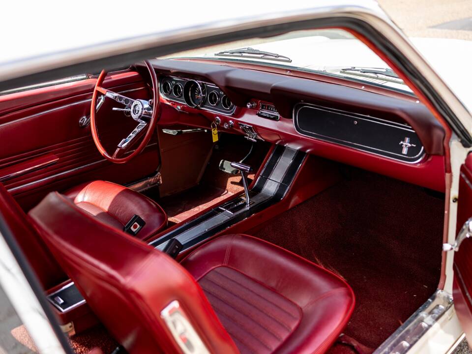Image 34/50 of Ford Mustang 200 (1966)