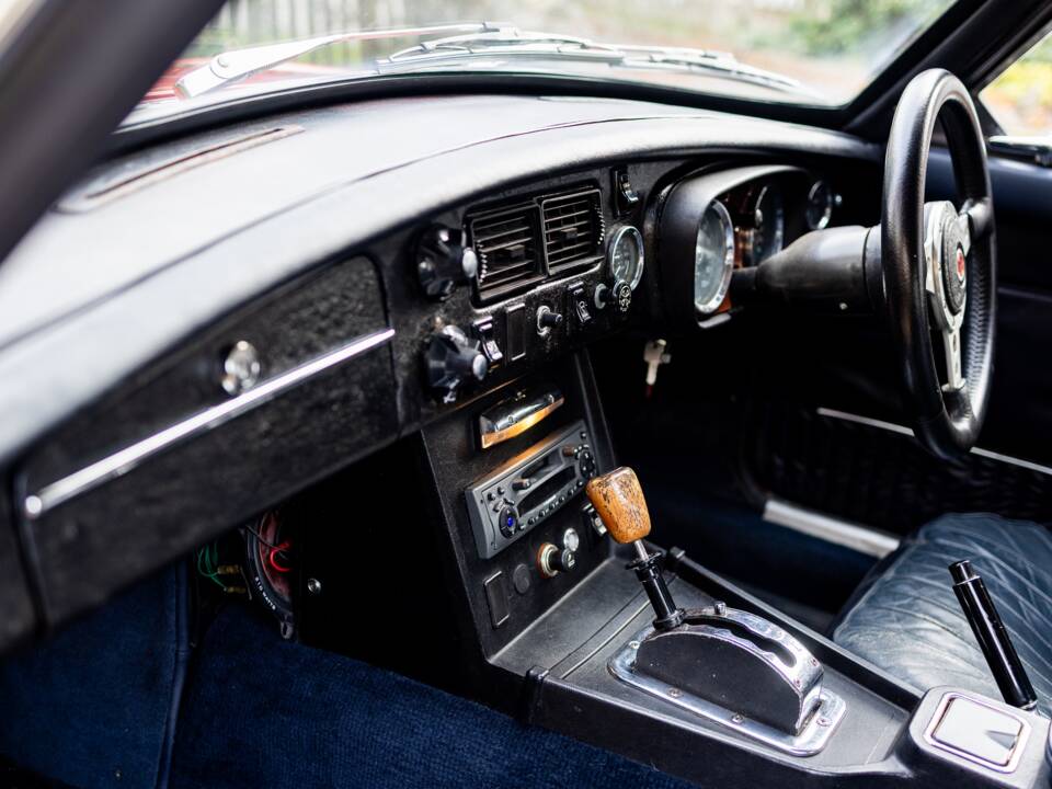 Image 22/39 de MG MGB GT (1972)