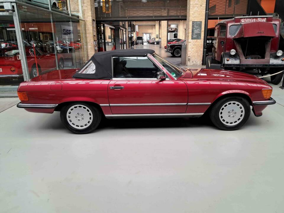 Immagine 3/26 di Mercedes-Benz 300 SL (1989)