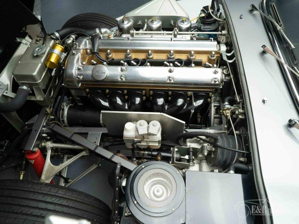 Image 19/19 of Jaguar Type E 3.8 (1964)