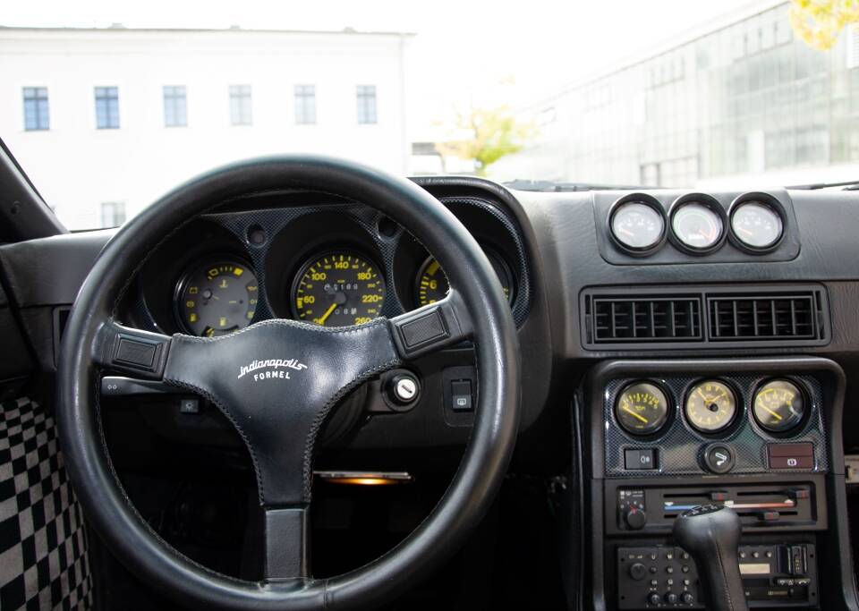 Image 16/22 of Porsche 944 (1982)