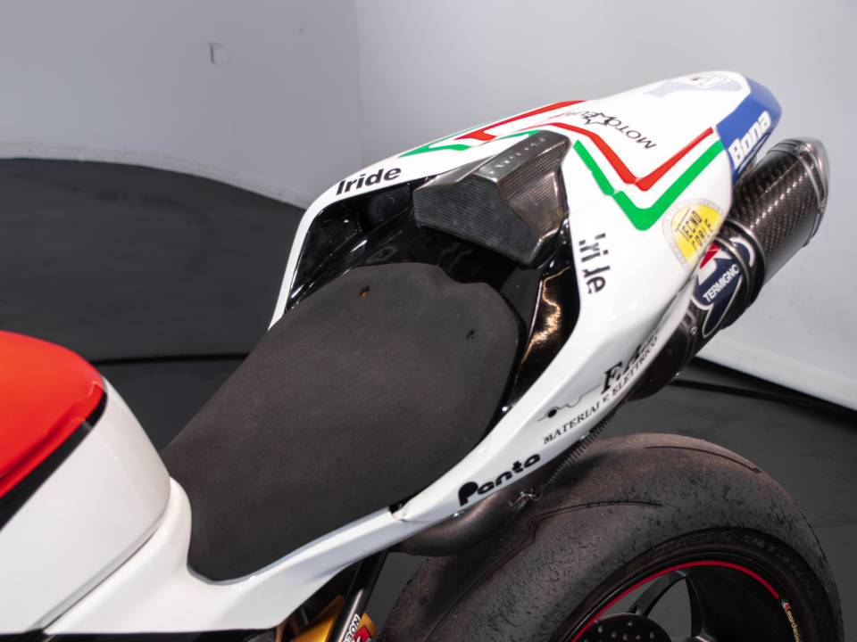 Image 38/50 de Ducati DUMMY (2010)