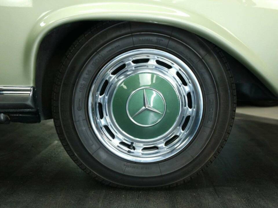 Image 49/49 of Mercedes-Benz 280 SE (1970)