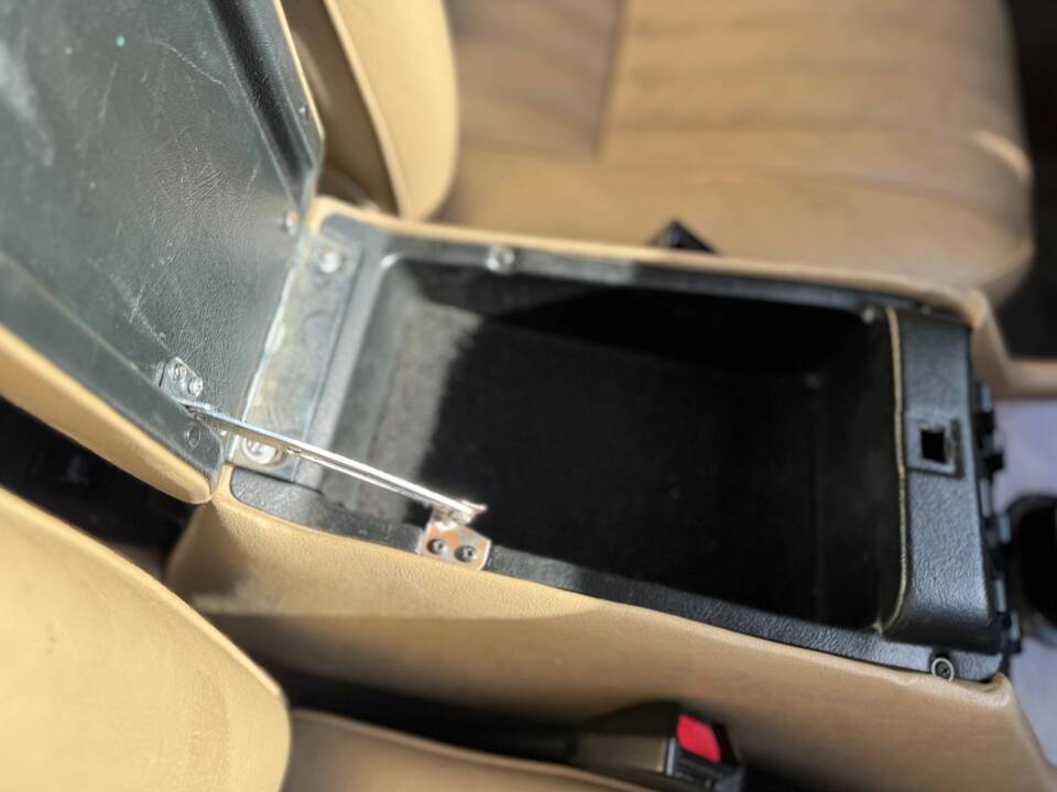 Immagine 5/41 di Jaguar XJ 12 (1990)