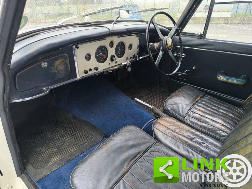 Image 8/10 of Jaguar XK 150 DHC (1958)