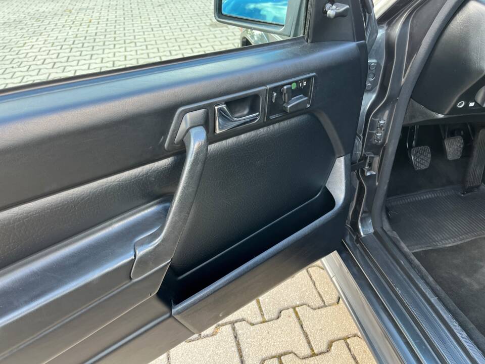 Image 19/21 of Mercedes-Benz 190 E 2.3-16 (1987)