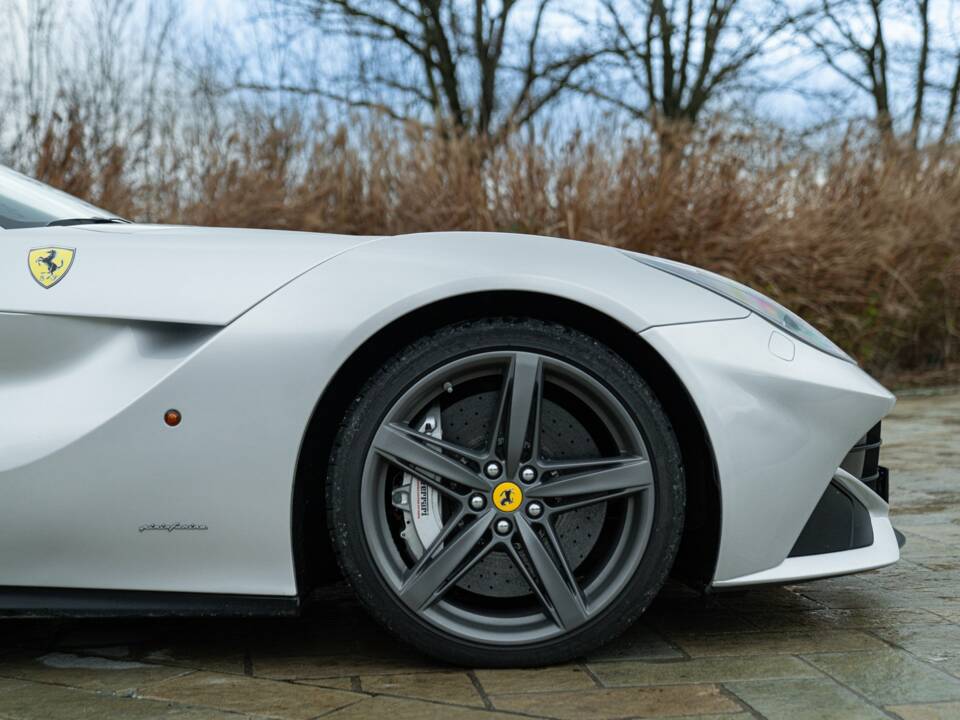 Image 20/50 of Ferrari F12berlinetta (2013)
