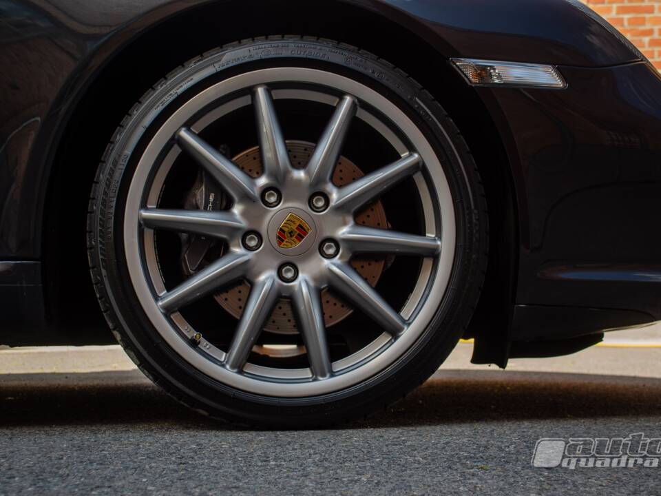 Image 8/15 of Porsche 911 Carrera (2008)