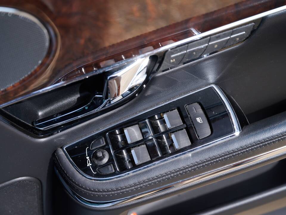 Bild 26/50 von Jaguar XJ 5.0 (2012)