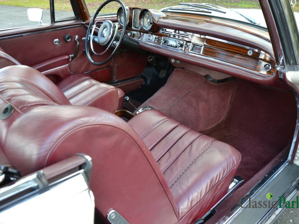 Image 19/50 of Mercedes-Benz 250 SE (1966)