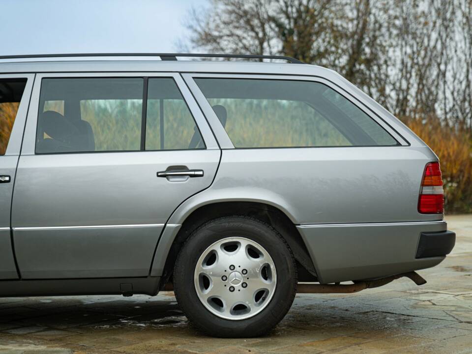 Image 17/50 of Mercedes-Benz 200 TE (1992)