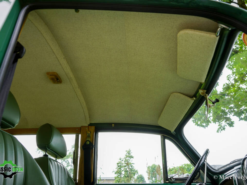 Image 15/43 of Morris Minor 1000 Traveller (1965)