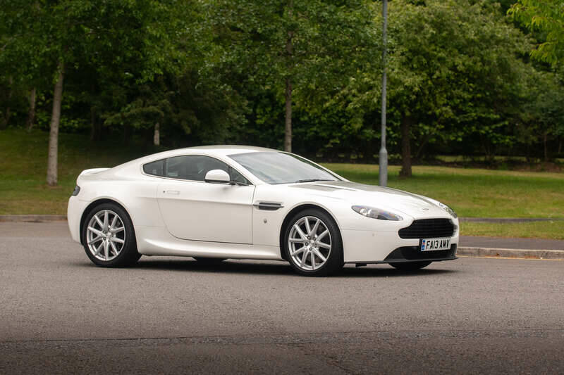 Bild 9/50 von Aston Martin V8 Vantage (2013)
