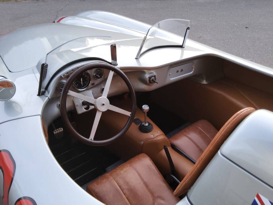 Image 21/51 of Mercedes-Benz 300 SLR (1955)