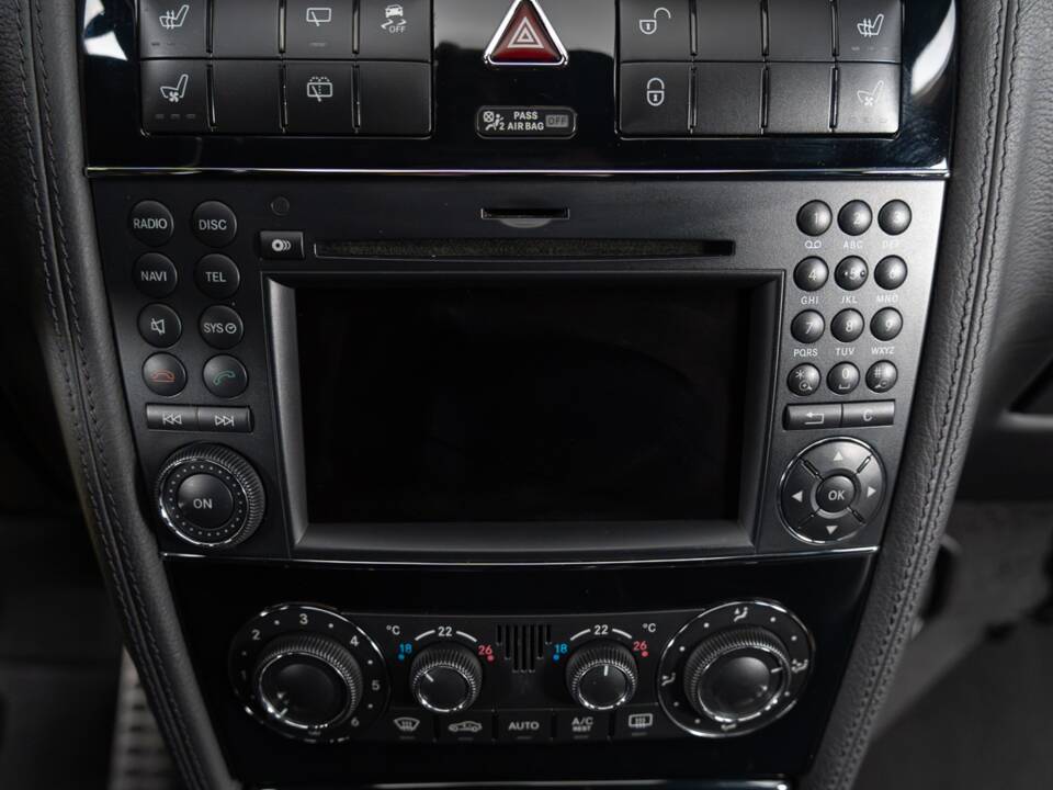Immagine 33/36 di Mercedes-Benz G 500 (SWB) (2011)