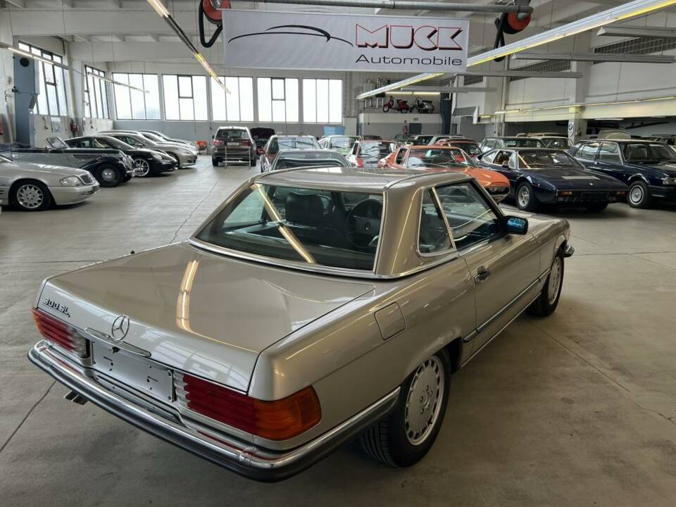 Image 37/40 of Mercedes-Benz 300 SL (1986)