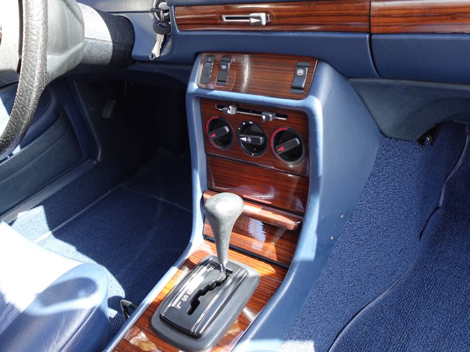 Bild 13/57 von Mercedes-Benz 230 CE (1980)