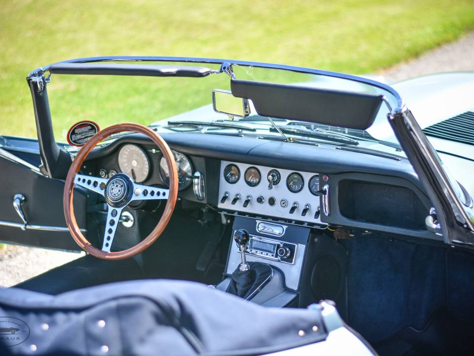 Carosseria_Classica_de_Jaguar_E-Type_1963_Serie1Roadster_17