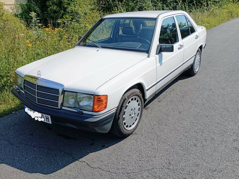 Immagine 1/16 di Mercedes-Benz 190 E (1984)