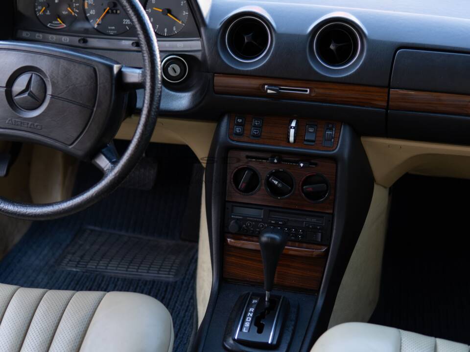Bild 4/36 von Mercedes-Benz 280 TE (1981)