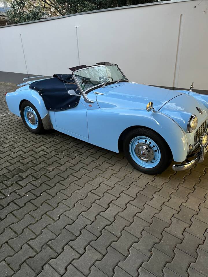Image 2/11 of Triumph TR 3 (1956)
