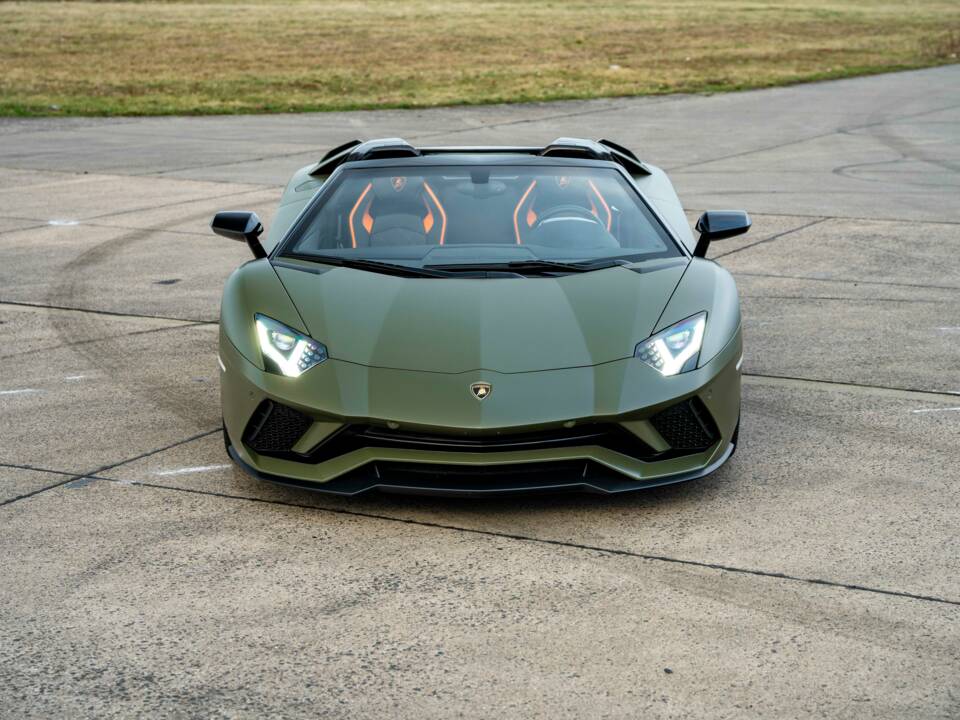 Image 2/44 of Lamborghini Aventador S (2020)