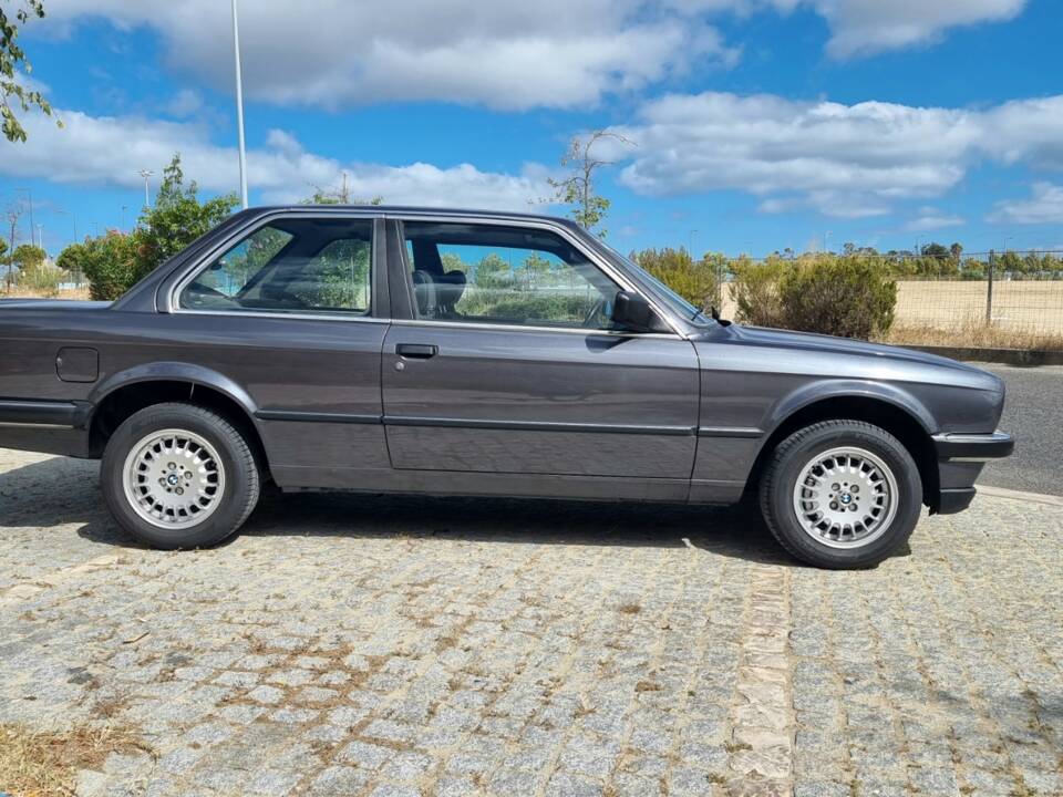 Image 27/100 of BMW 323i (1984)