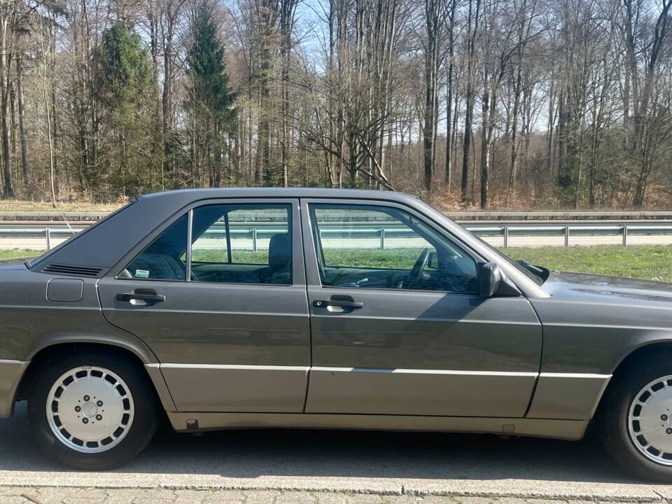 Image 9/10 of Mercedes-Benz 190 D 2.5 (1990)