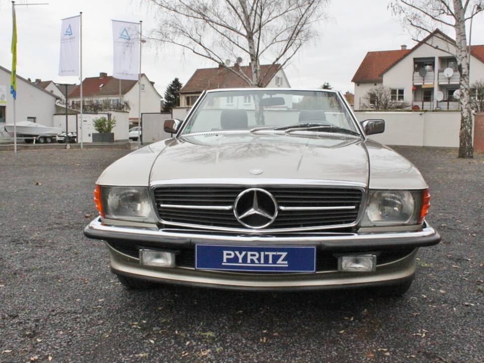 Image 7/29 of Mercedes-Benz 500 SL (1986)