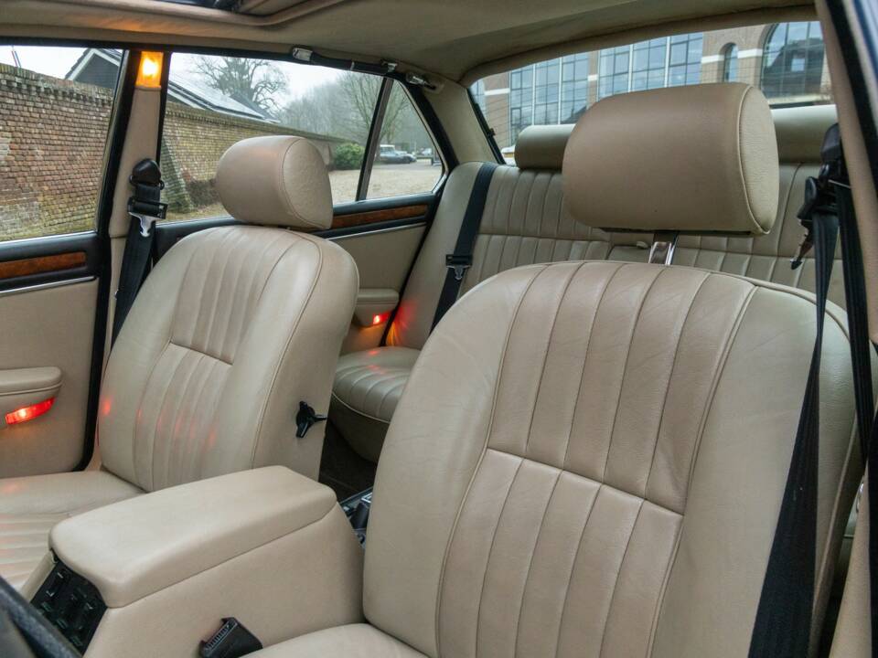 Image 23/50 of Jaguar XJ 12 (1987)