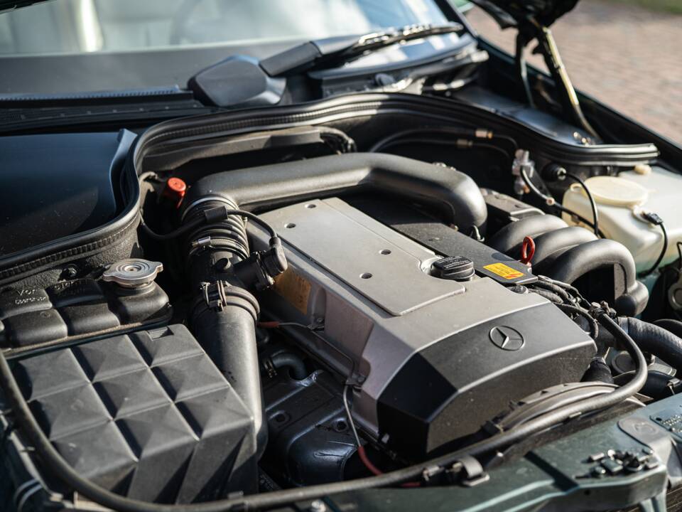 Bild 10/74 von Mercedes-Benz C 280 (1993)