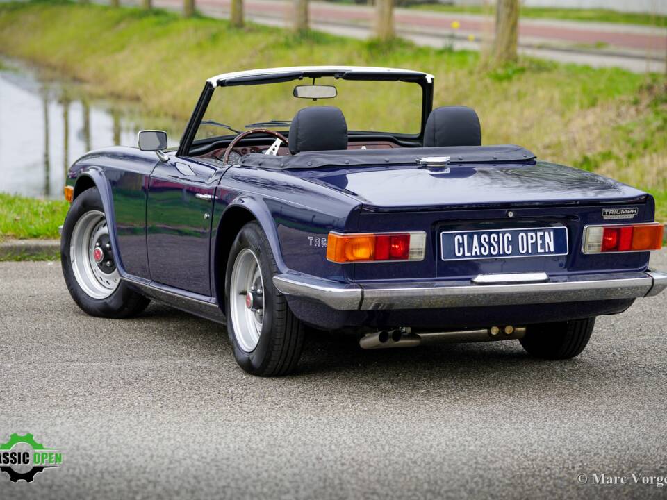 Image 38/42 of Triumph TR 6 PI (1972)